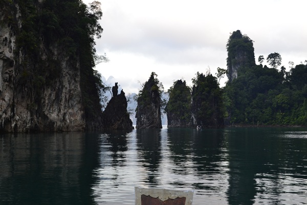 Zoomer sur l'image : Lac de Khao Sok