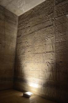 Intérieur du temple d'Isis